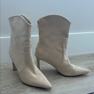 Billini womens suede mid calf boot size 10. Ivory Like new. Modern western boho